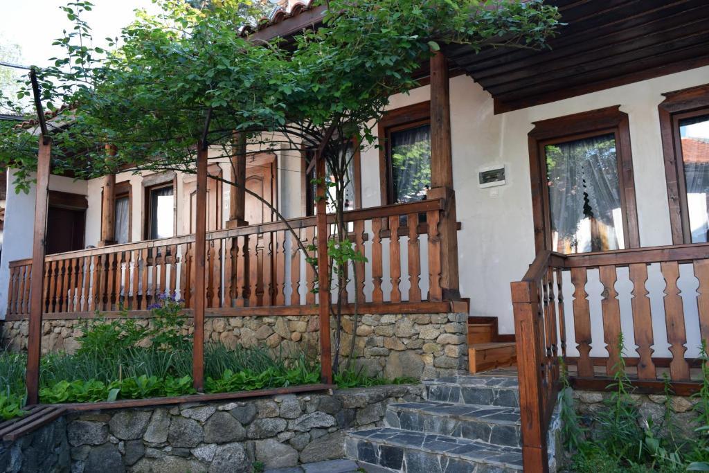 Гостоприемница Георги Hotel Kalofer Exterior foto